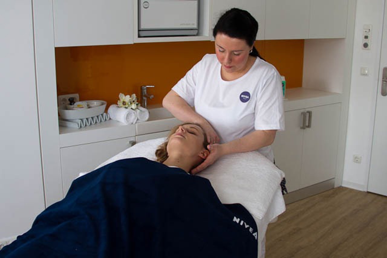 Nivea-Anwendung im A-ja Resort