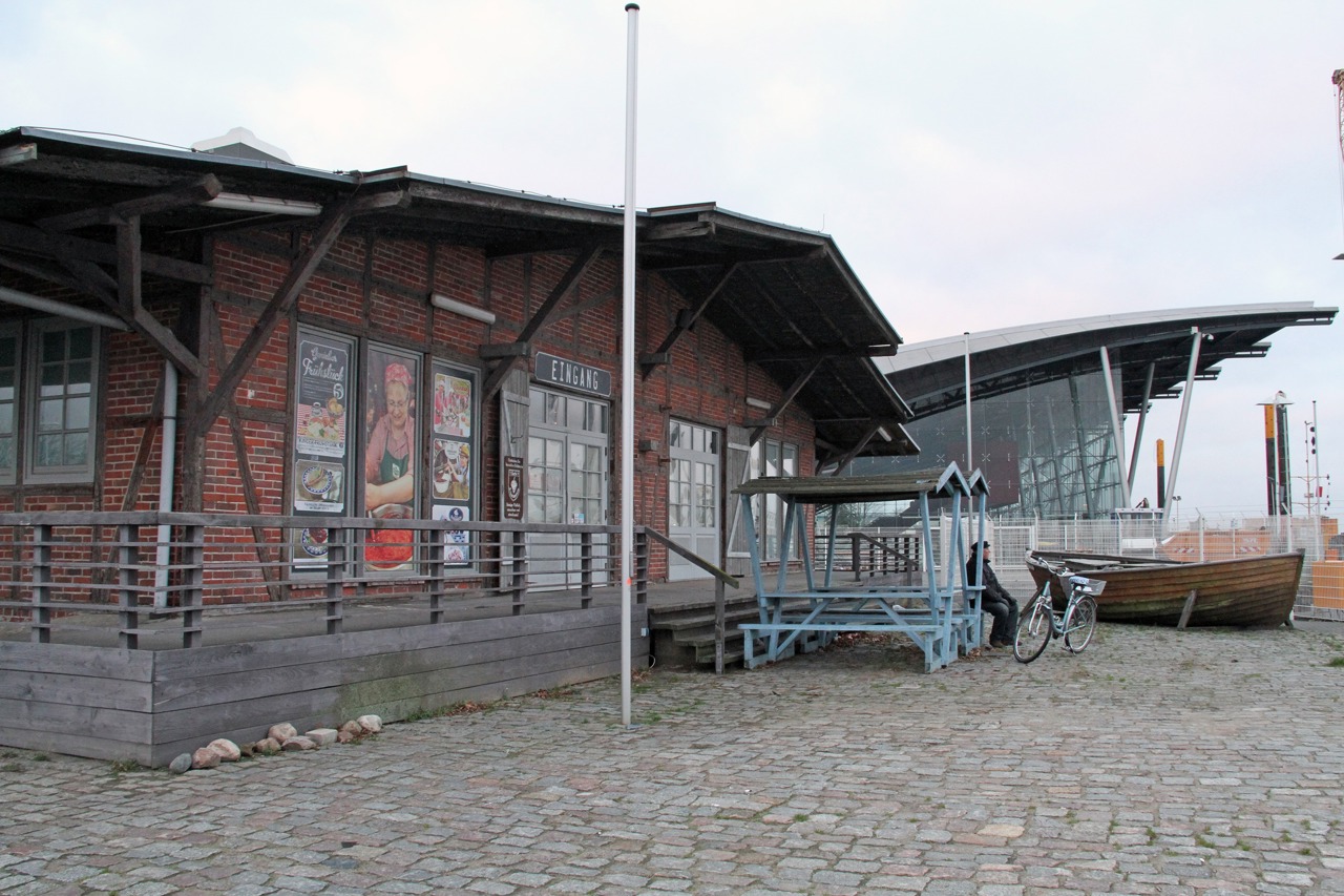 Dem Zwiebelschuppen neben dem Warnemünder Kreuzfahrtterminal droht der Abriss