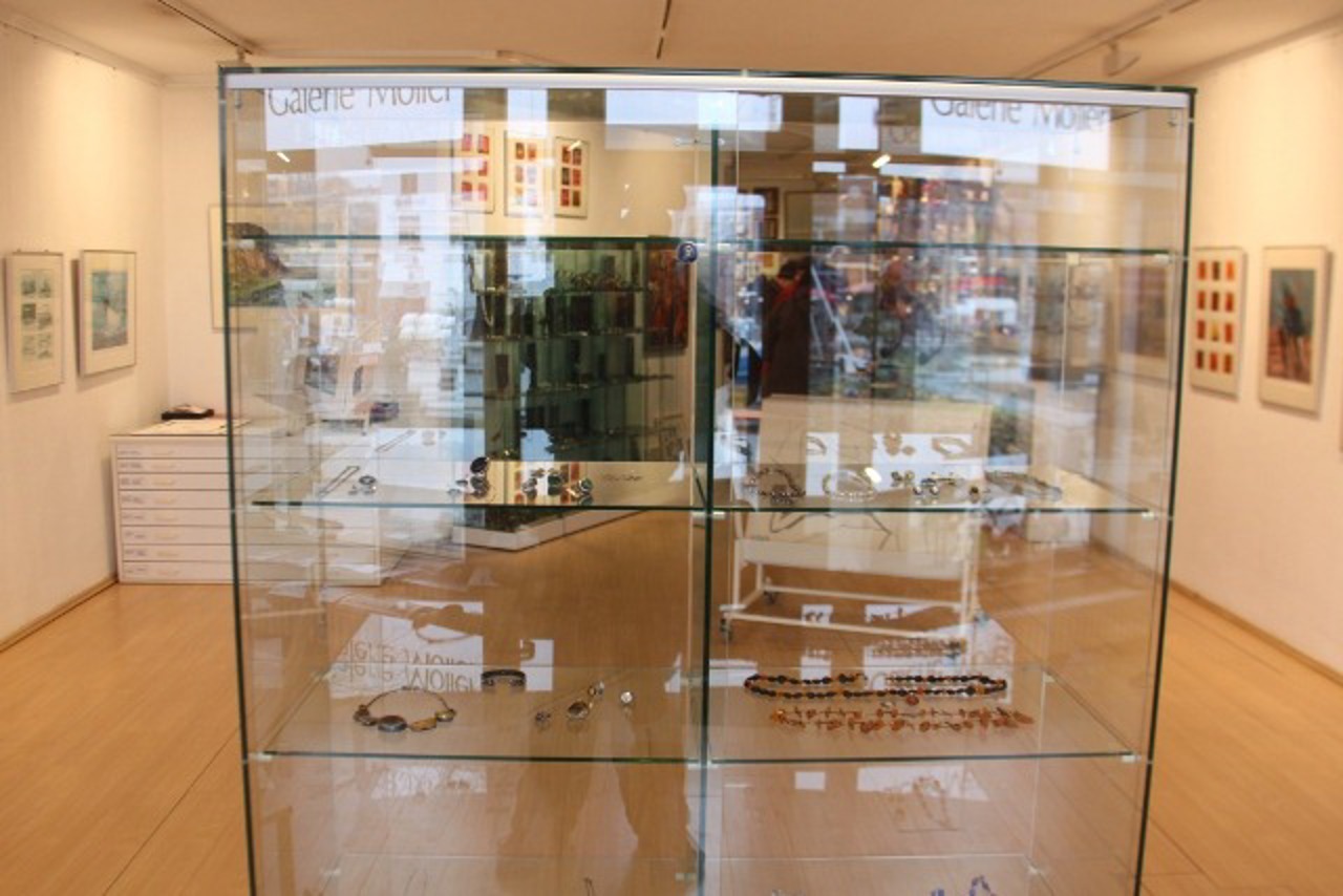 Schmuck von Mareile Manthey in der Galerie Möller
