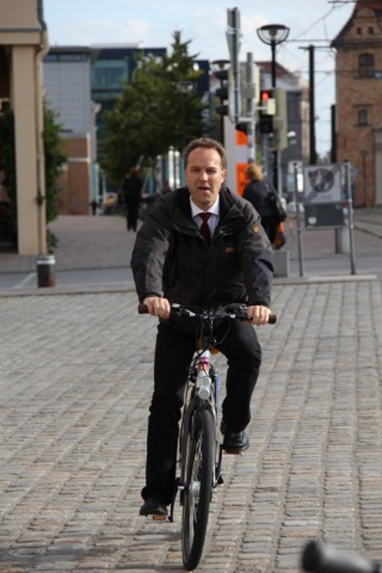 Umweltsenator Holger Matthaeus auf Pedelec-Probefahrt beim Stadtradeln