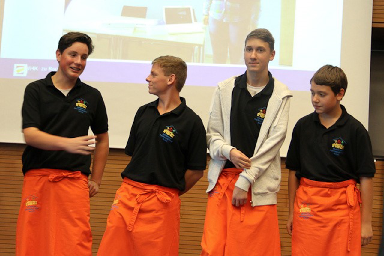 Schülerfirma Breakfast vom Schulzentrum Paul-Friedrich-Scheel wurde vom IHK-Präsidenten mit einem Sonderpreis belohnt