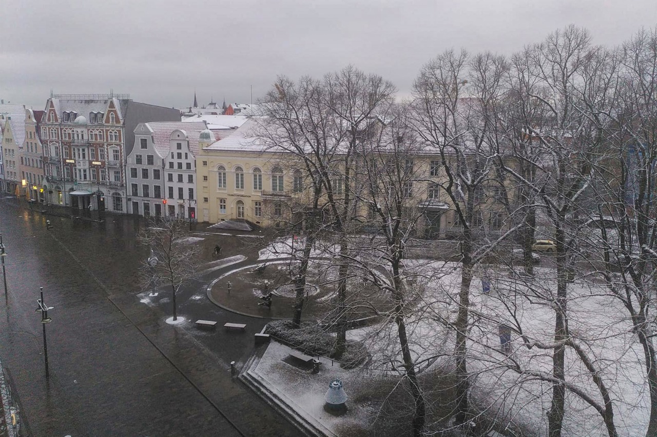 Leichte Schneedecke am Uniplatz Rostock