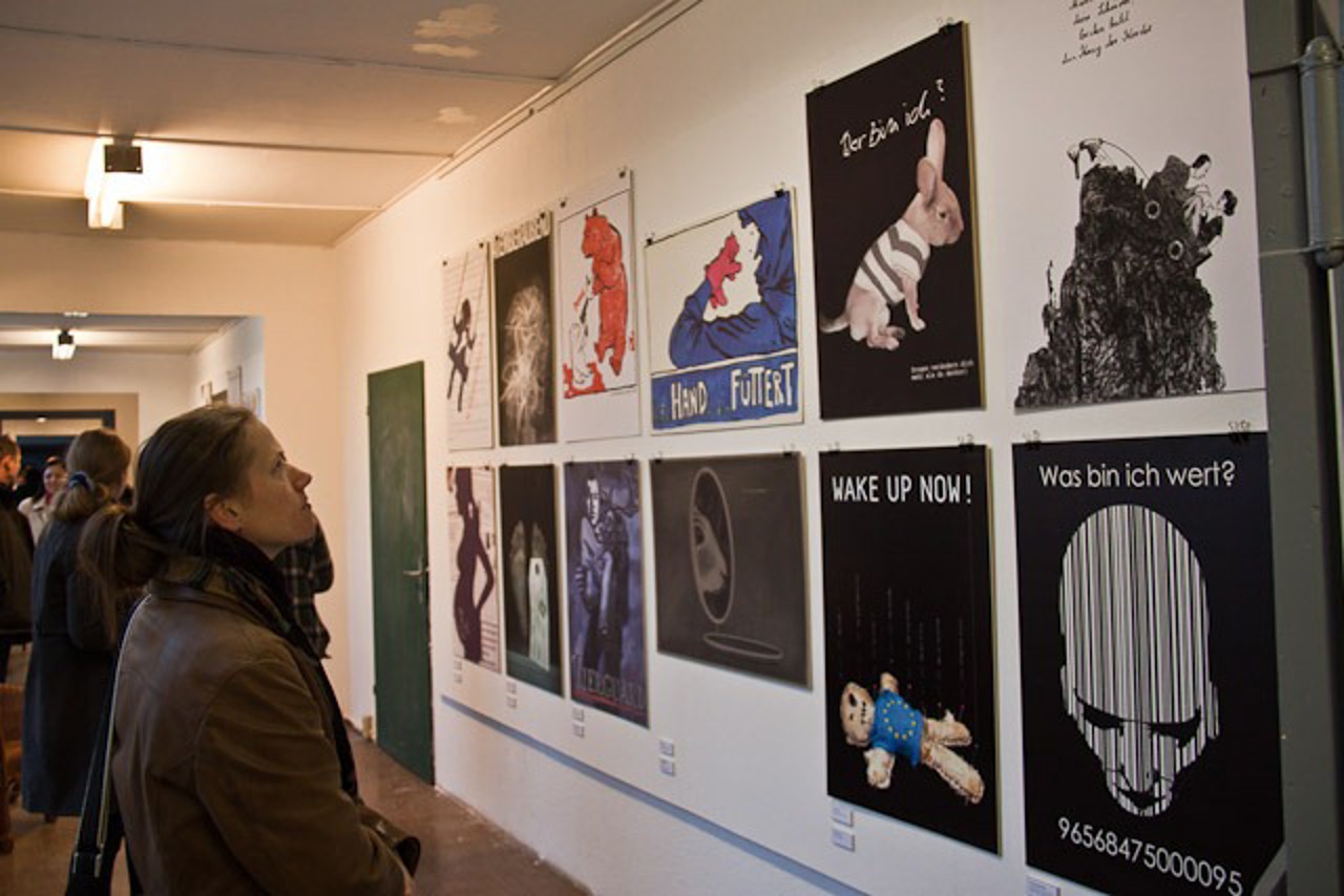 Ausstellung der 4. Europäischen Plakatbiennale in der Kunstschule Rostock