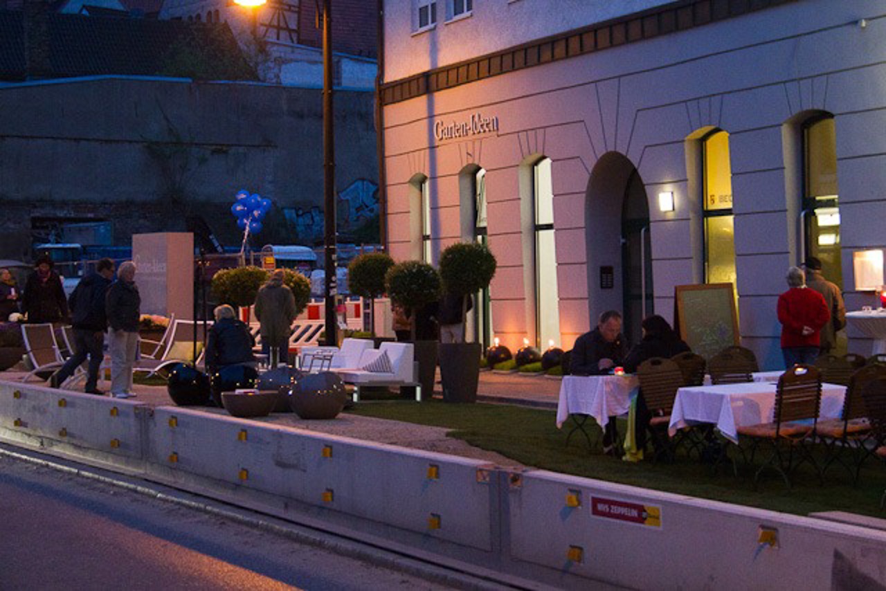 Mit kreativen Gartenideen wurde aus der Baustelle in der Grubenstraße zur Kunstnacht eine grüne Oase