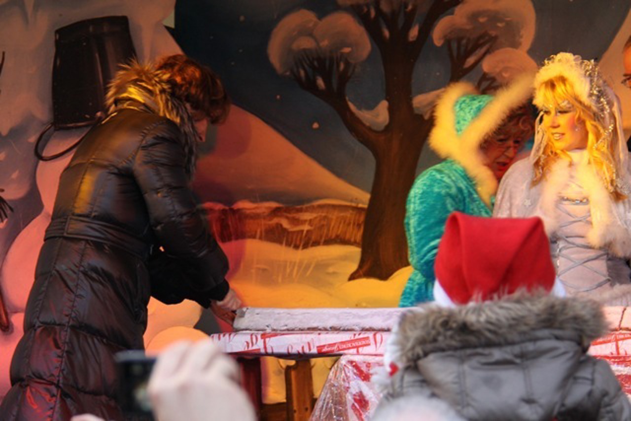Rostocker Weihnachtsmarkt: Stollenanschnitt von Karina Jens 2009