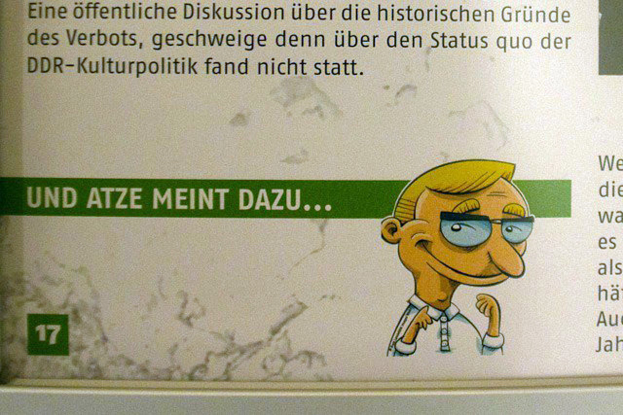 Peter Ensikat ("Film-Atze") kommentiert auf den Plakaten, meist satirisch, jeden einzelnen Film
