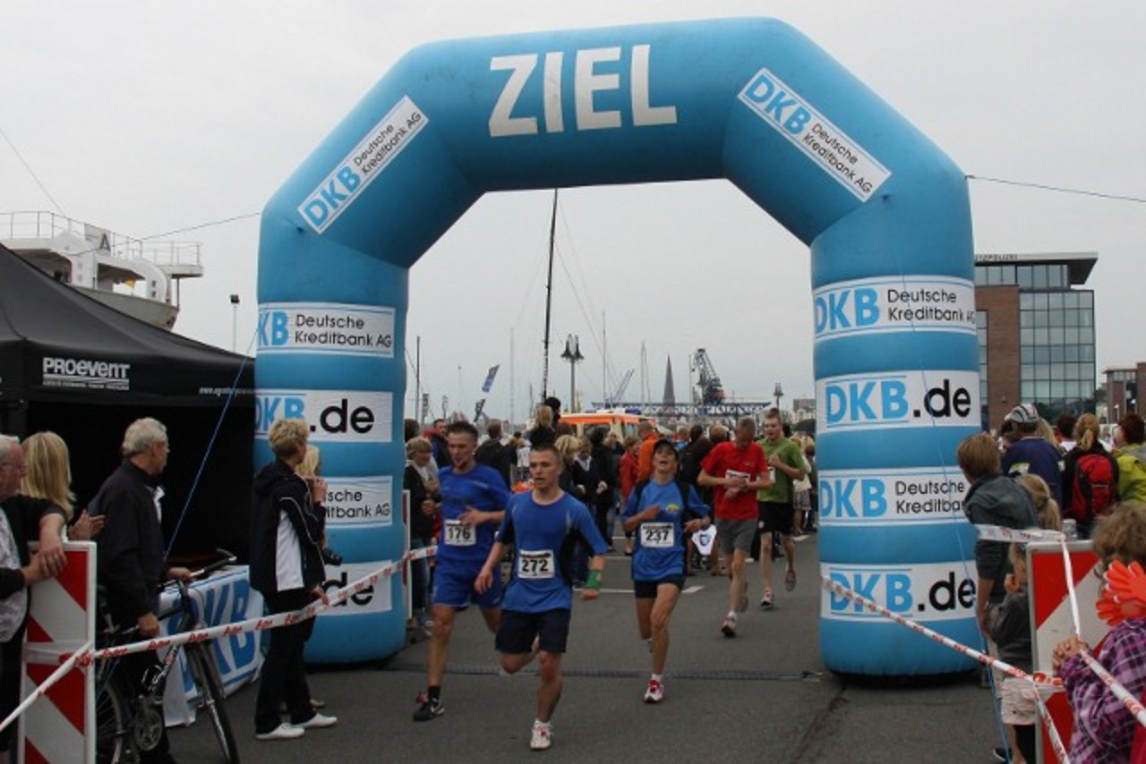 Der Zieleinlauf beim Firmenlauf 2012