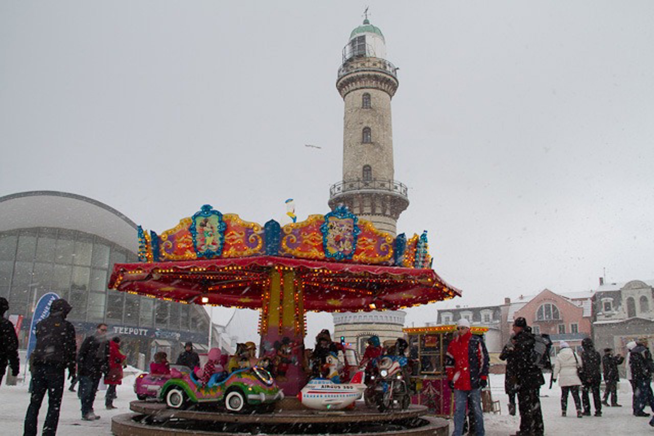 Winterlicher Jahrmarkt am Leuchtturm Warnemünde