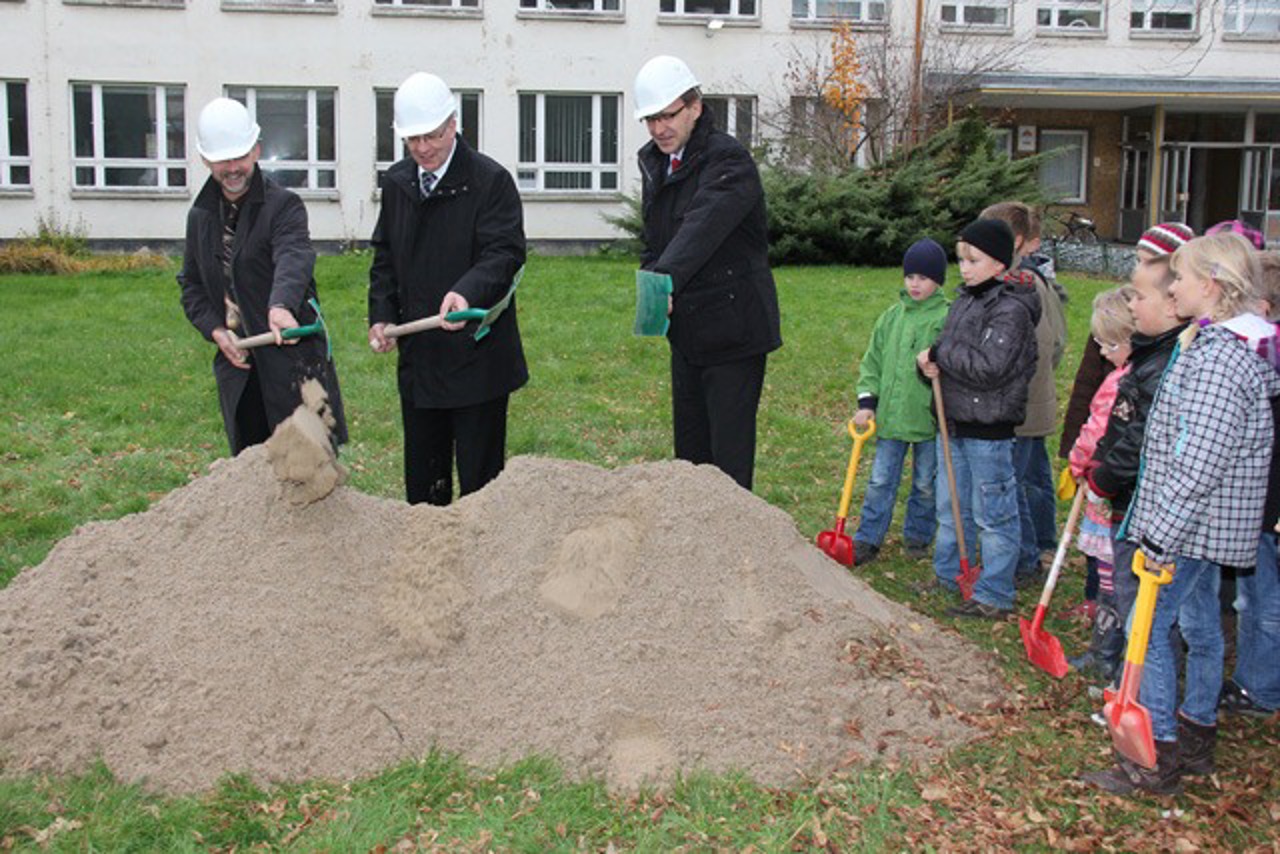 Erster Spatenstich mit Ulrich Buchta, Roland Methling und Markus Kratz