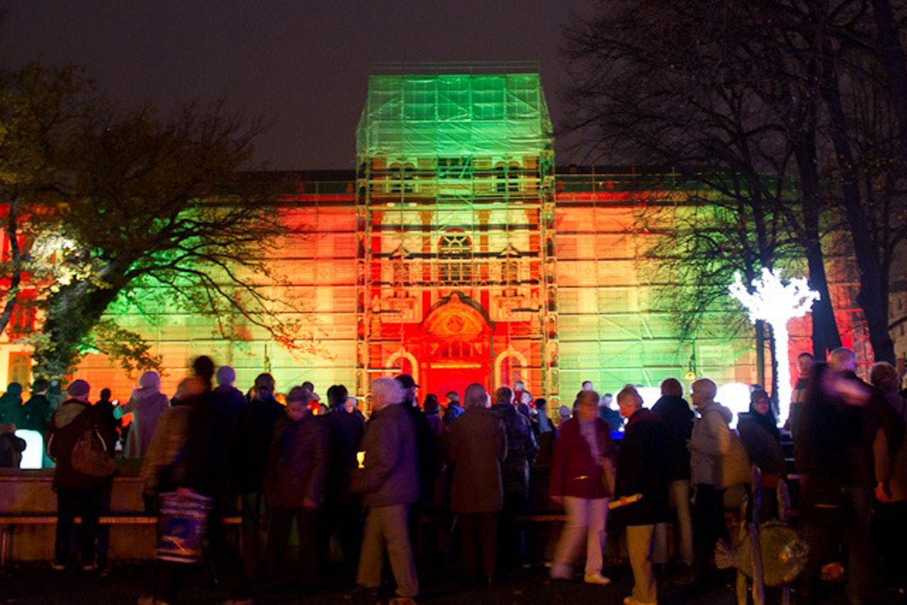 Universitätshauptgebäude während der Rostocker Lichtwoche 2011