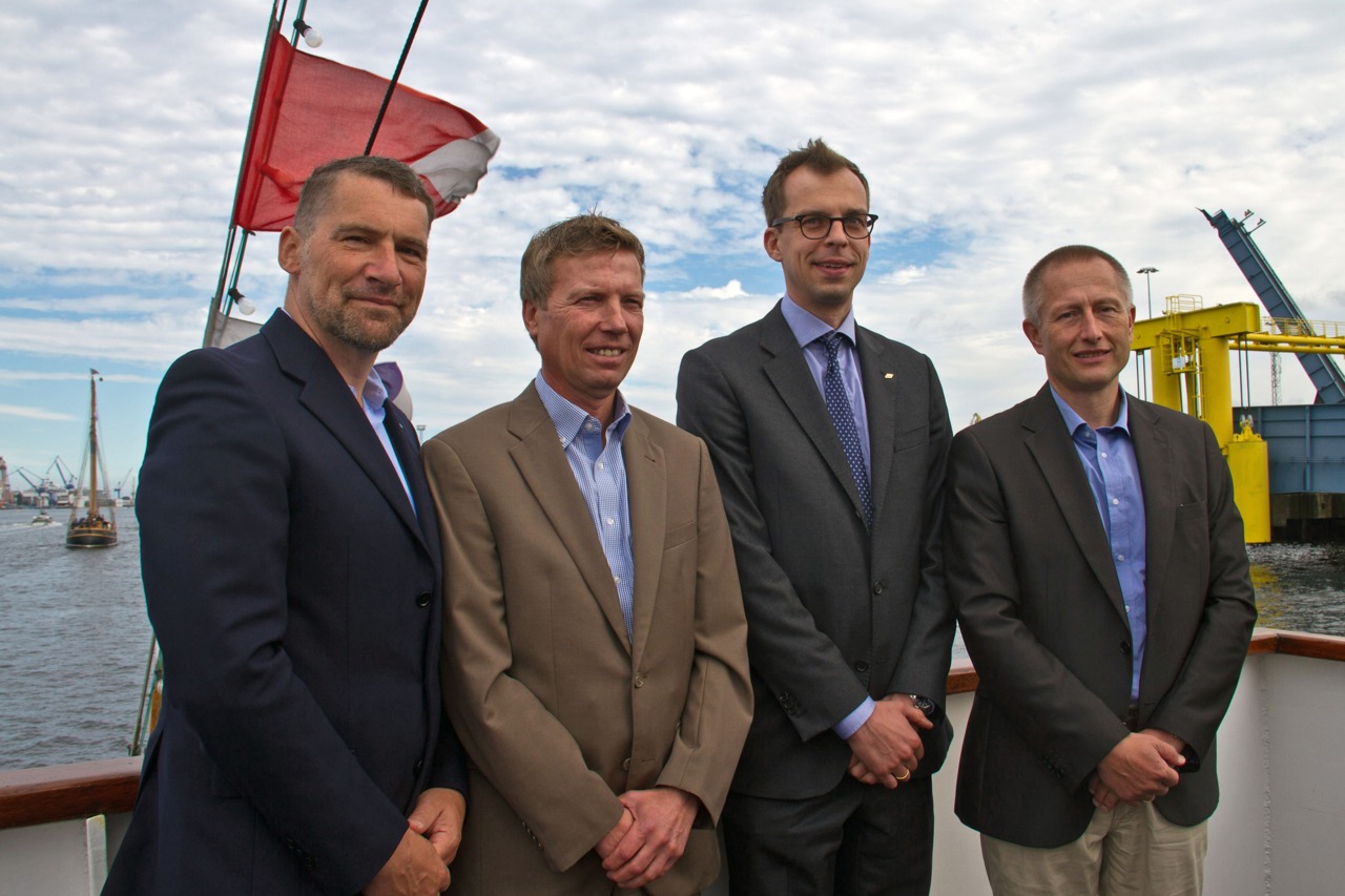 Jens A. Scharner (Rostock Port), Heiko Kähler (Scandlines), Björn Saschenbrecker (TT-Line) und Dr. Gernot Tesch (Rostock Port, vl.n.r.) bei der Präsentation der Halbjahresbilanz 2017 des Seehafens Rostock