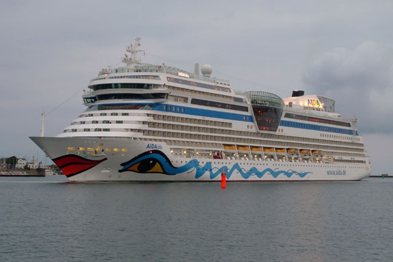 AIDAblu in Warnemünde