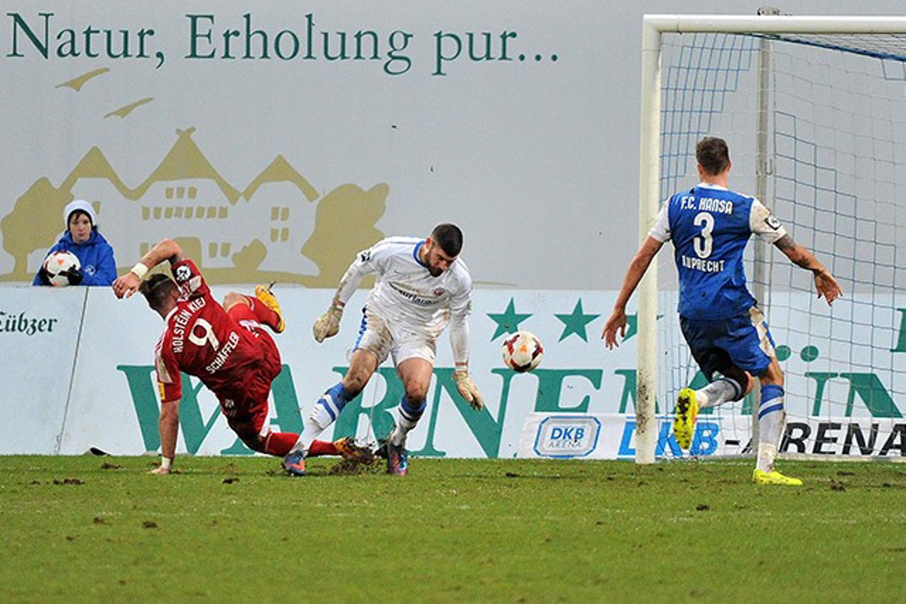 Ein Ball aus der gegnerischen Hälfte fand kurz vor dem Schlusspfiff den Weg ins Rostocker Tor