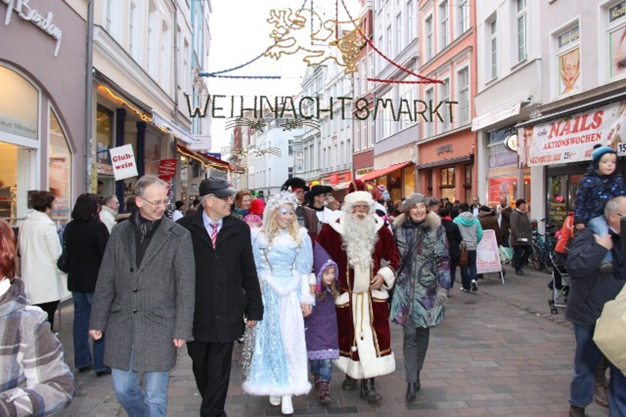 Jörg Vogt, Roland Methling, die Eisprinzessin, der Weihnachtsmann und Karina Jens