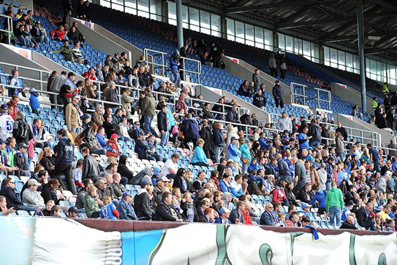 Nach dem Rückstand gegen Duisburg verlassen die ersten Fans das Stadion