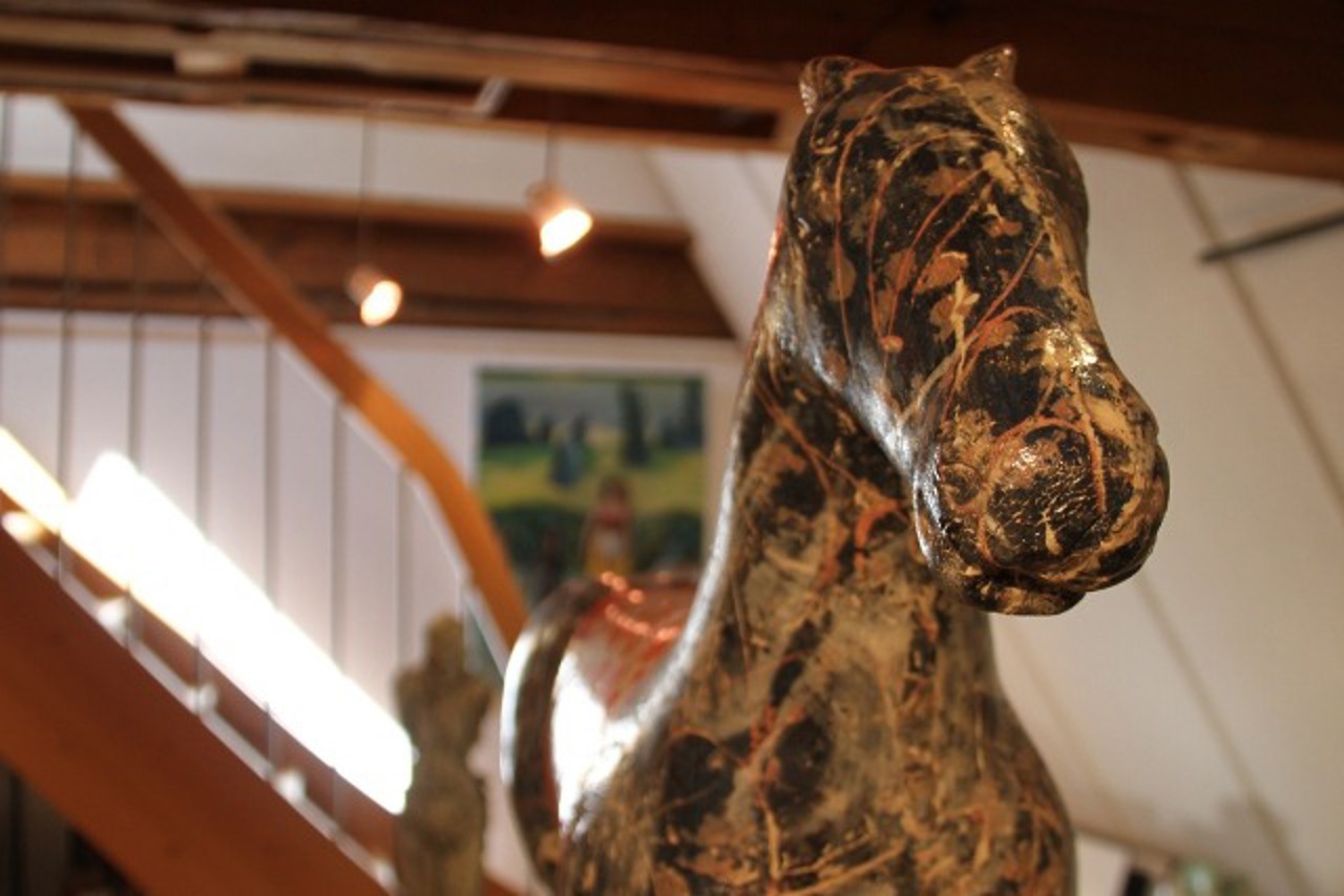 In der Galerie Klosterformat gibt es die Ausstellung „Sommerduett IX“ mit Keramik und Malerei der Familie Wandrer