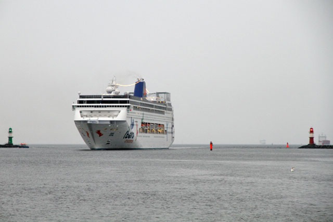 Grand Mistral bei der Einfahrt nach Warnemünde
