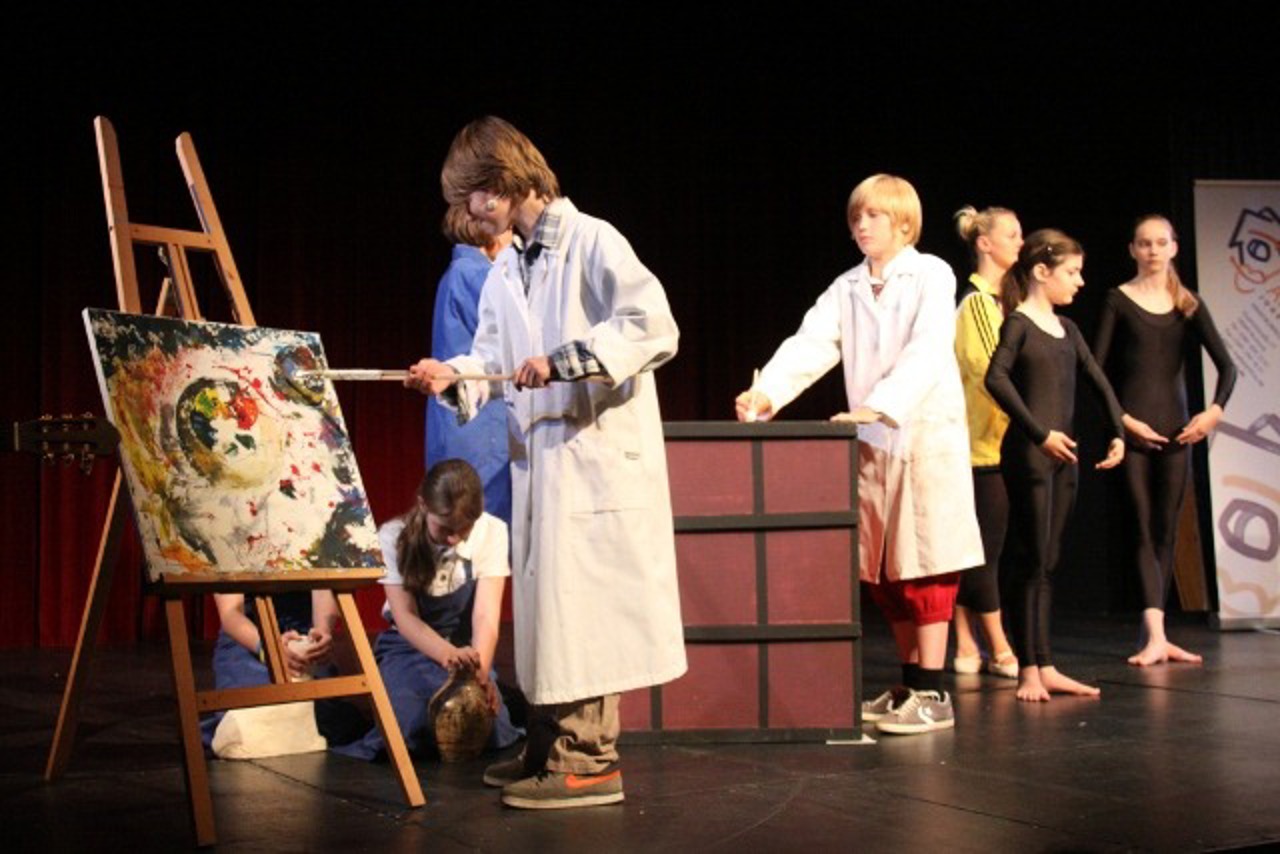 Theaterstück "ViERZAUBERT!" der Jugendkunstschule ARThus