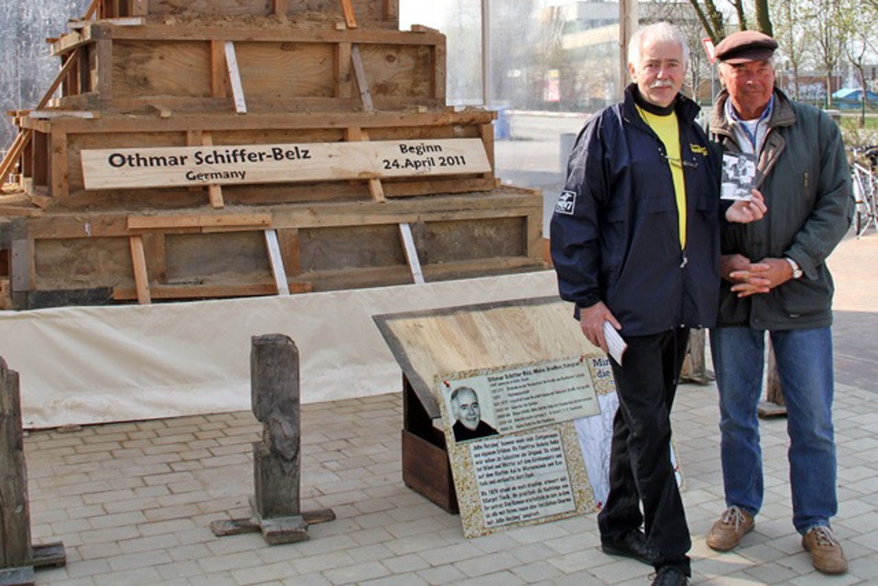 Othmar Schiffer-Belz gestaltet Min Herzing bei der 2. Warnemünder Sandwelt