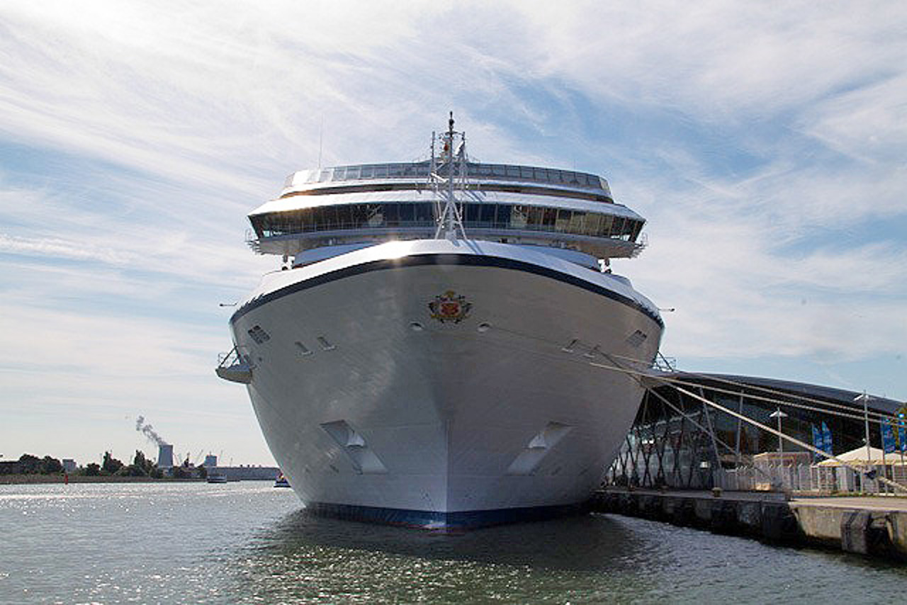 Das längste Schiff: die Marina am Kreuzfahrtterminal