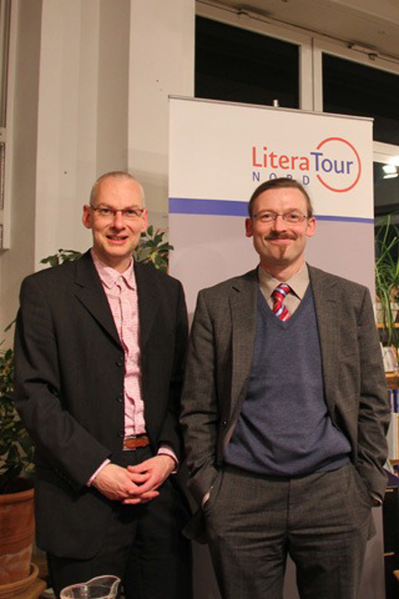 Lutz Hagestedt und Christoph Peters beim Auftakt der LiteraTour Nord 2010 in der anderen buchhandlung