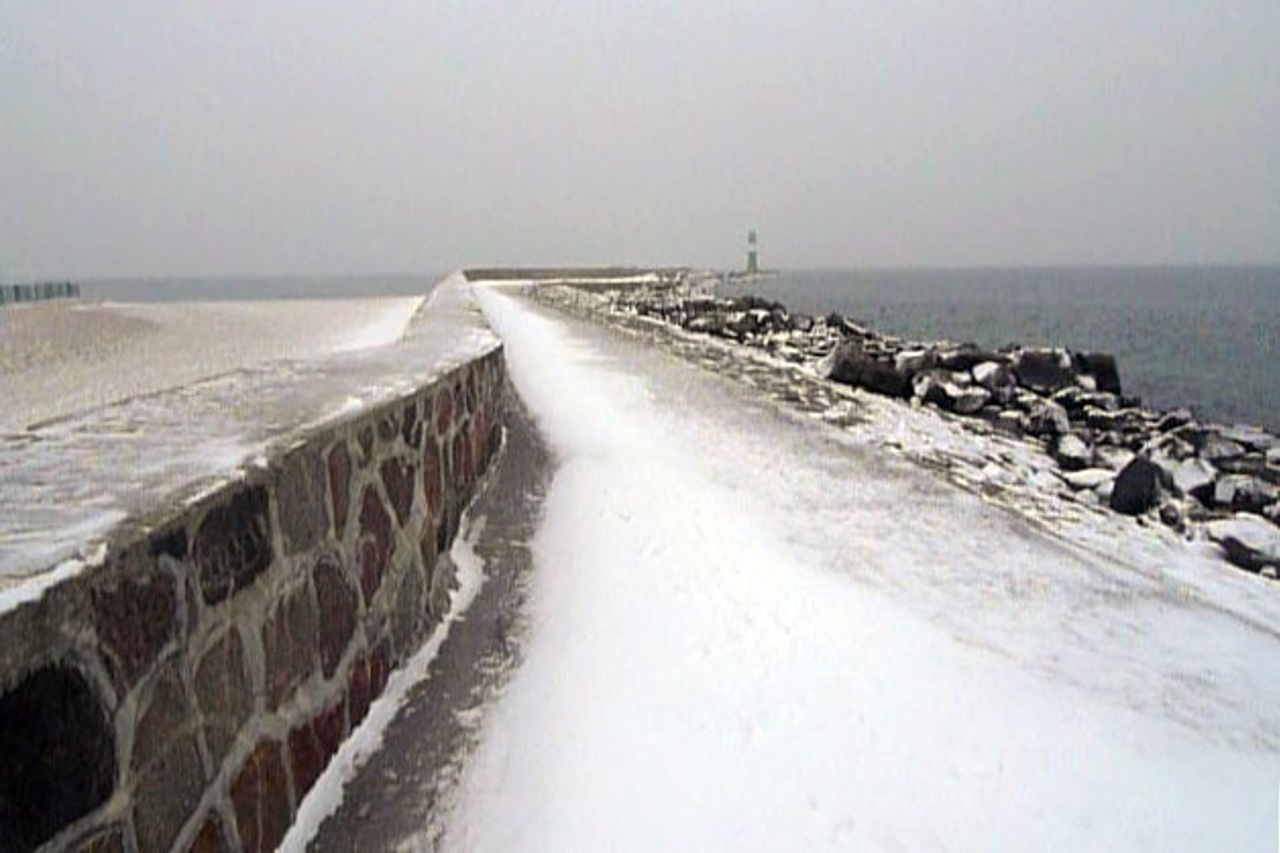 Mole und Leuchtturm in Warnemünde