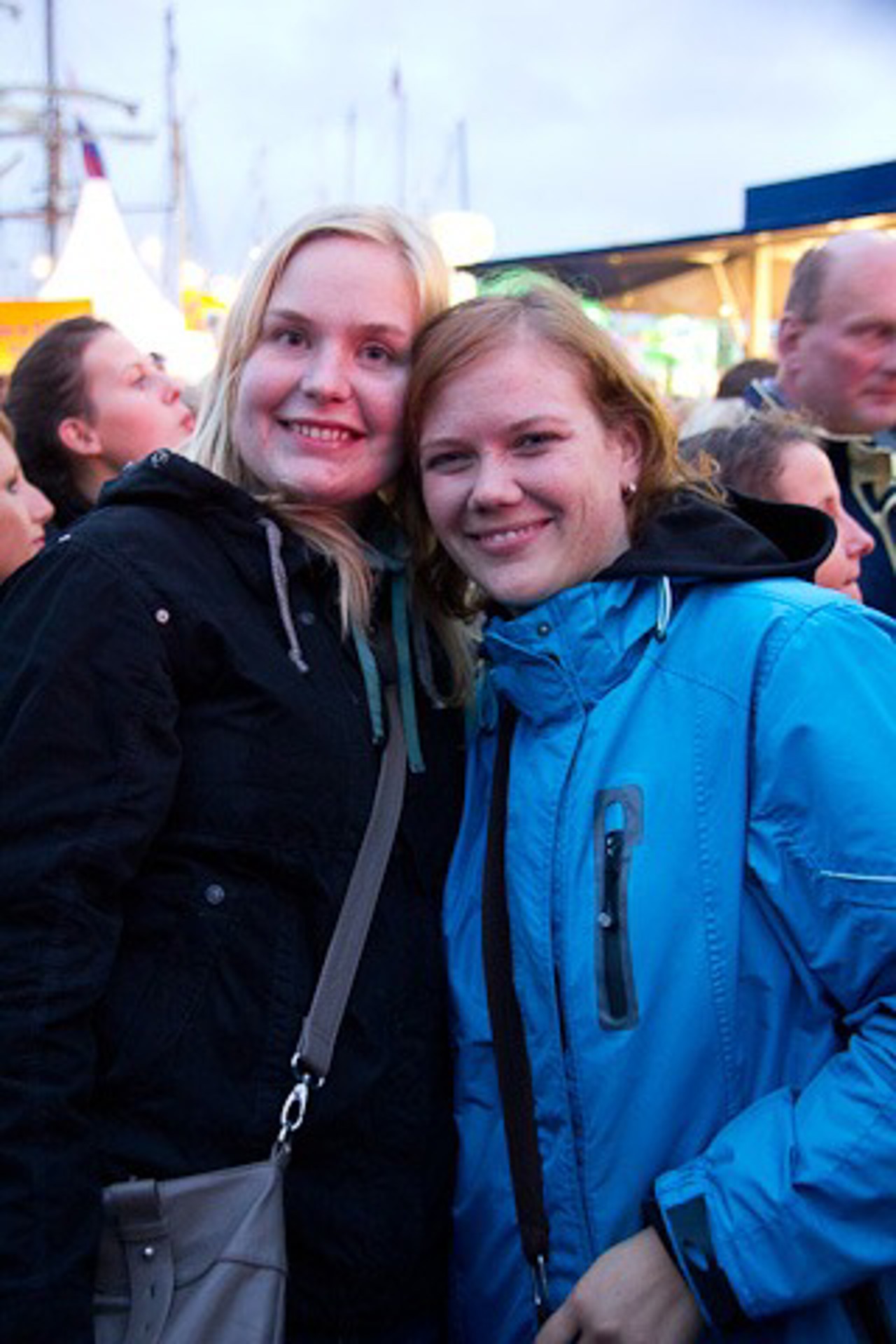 Jessica Nagel (l.) und Katrin Thiel sind von Frida Gold - auch live - begeistert