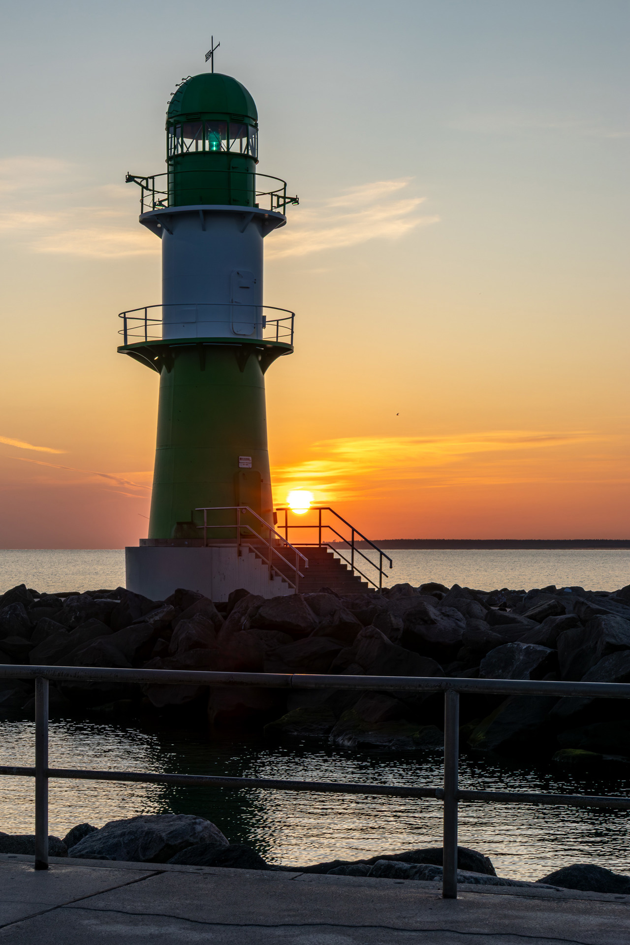 Sonnenaufgang zum Sommeranfang in Warnemünde