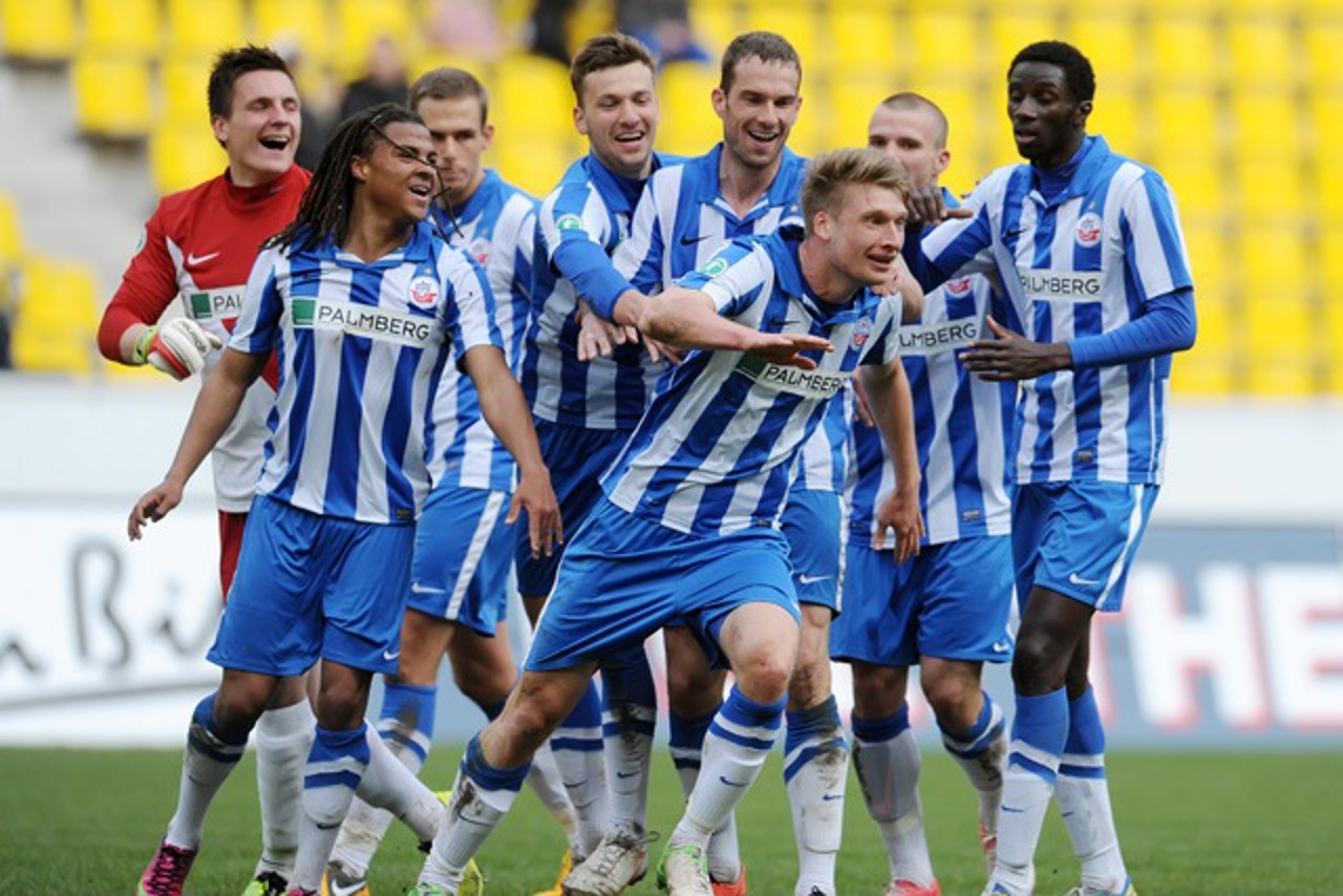 Michael Blum bringt Hansa Rostock gegen Alemannia Aachen mit 1:0 in Führung