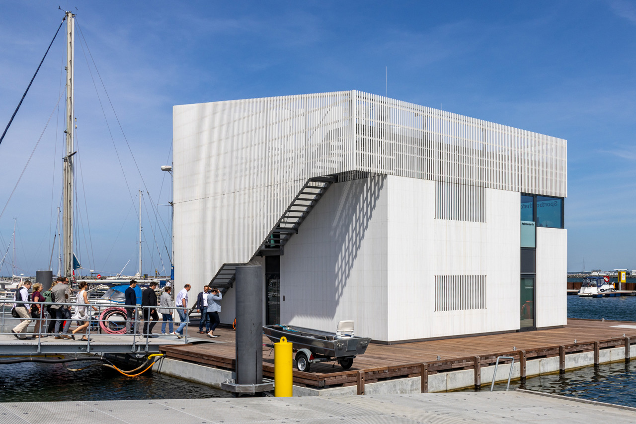 Sanitär- und Hafenmeisterhaus im Sportboothafen Warnemünde