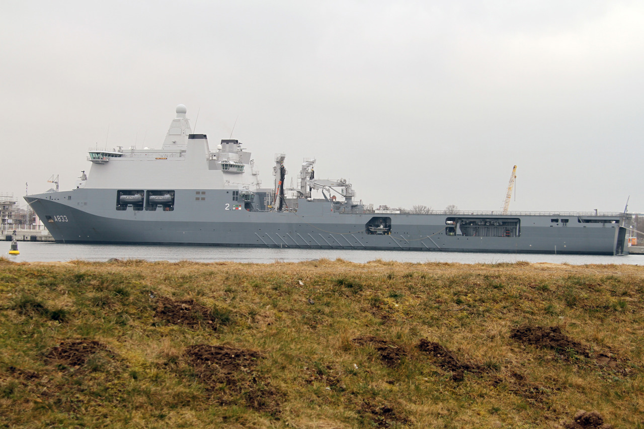 JSS „Karel Doorman“ in Warnemünde
