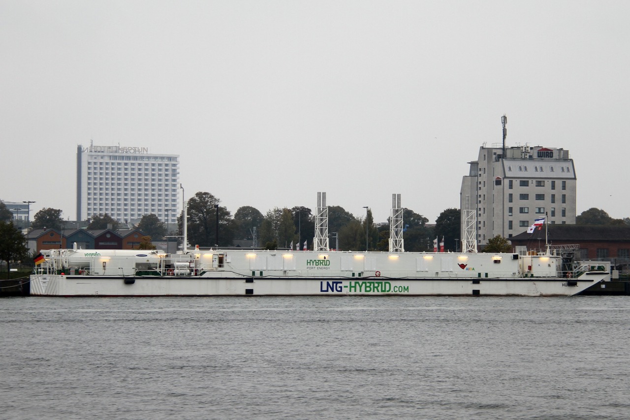 Weder schwimmendes Kraftwerk noch Landstromanschluss sind für Warnemünde in Sicht