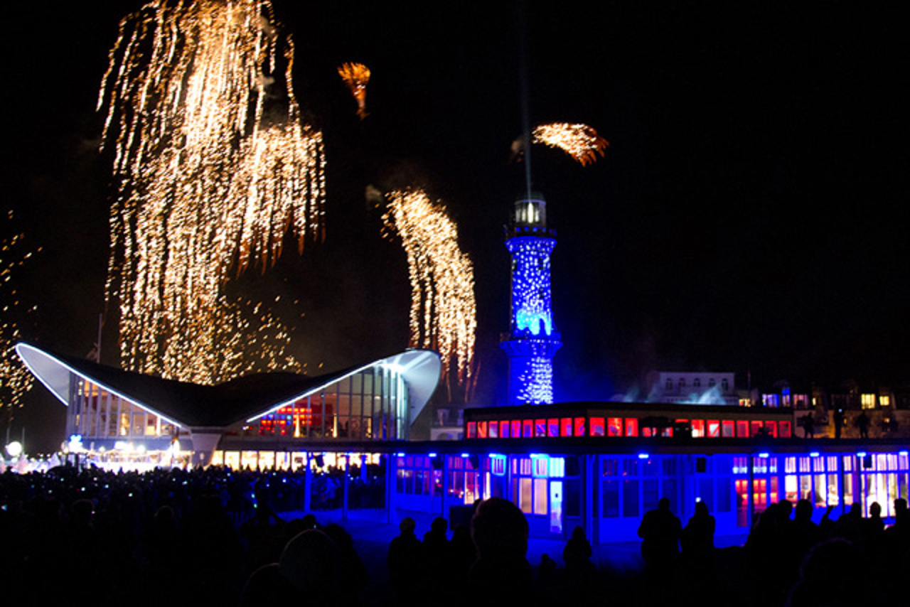 Leuchtturm in Flammen 2012 in Warnemünde