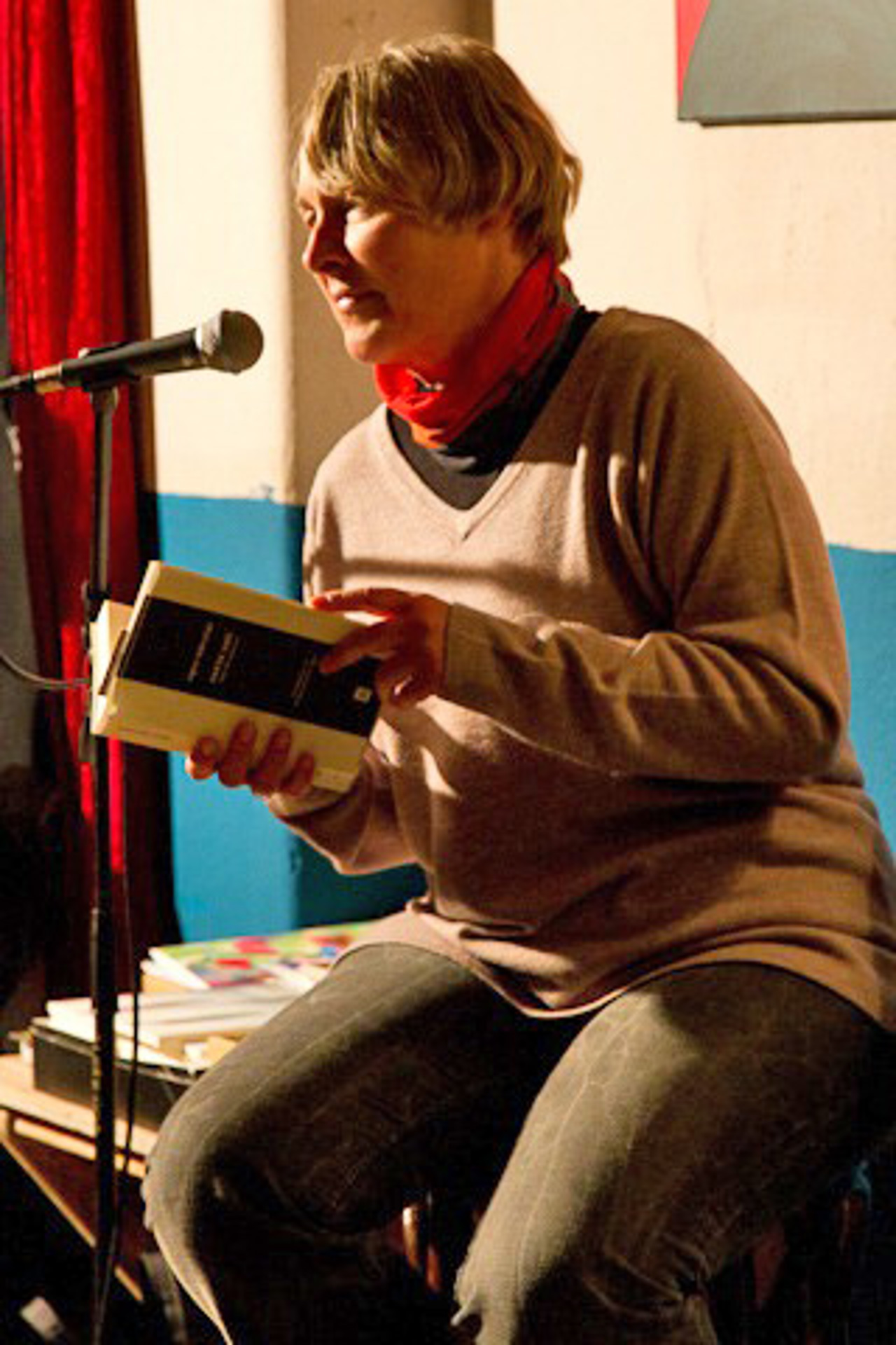 Regine Raderschall liest an der Bar