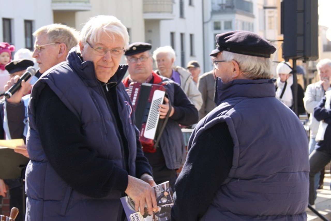 Gerhard Lau und Walter Vogt vom Leuchtturmverein Warnemünde