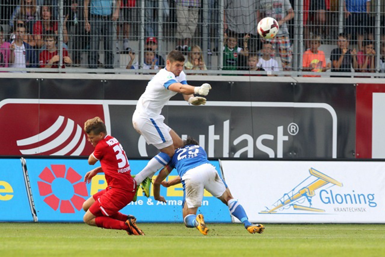 Hansa Rostock - Heidenheim: Diese Szene führte zum ersten Elfmeter