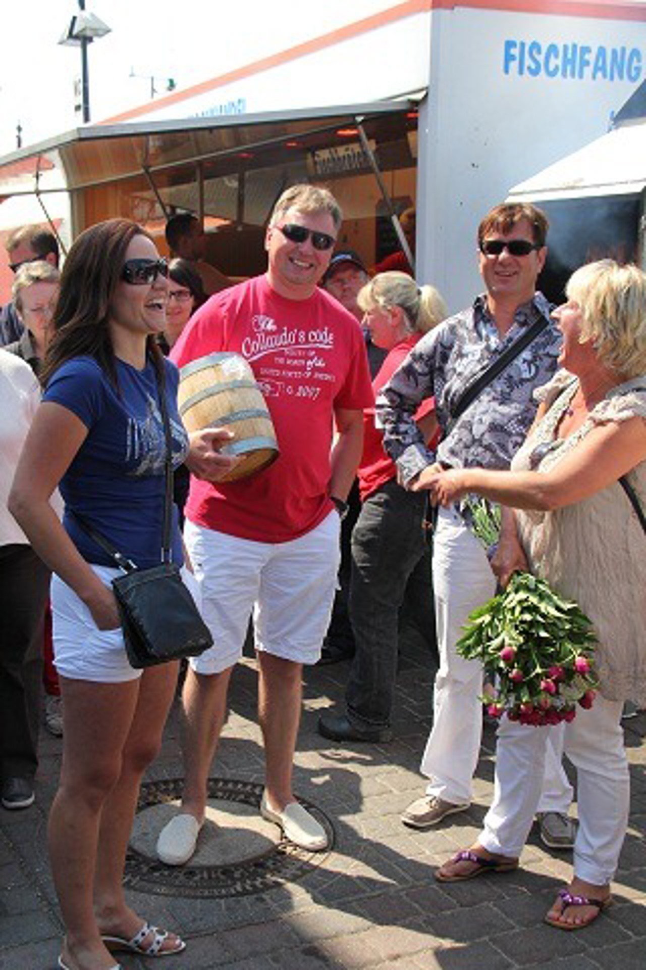 Maria Ivanova und Steffen Prescher freuen sich über 7 Kilo Matjes