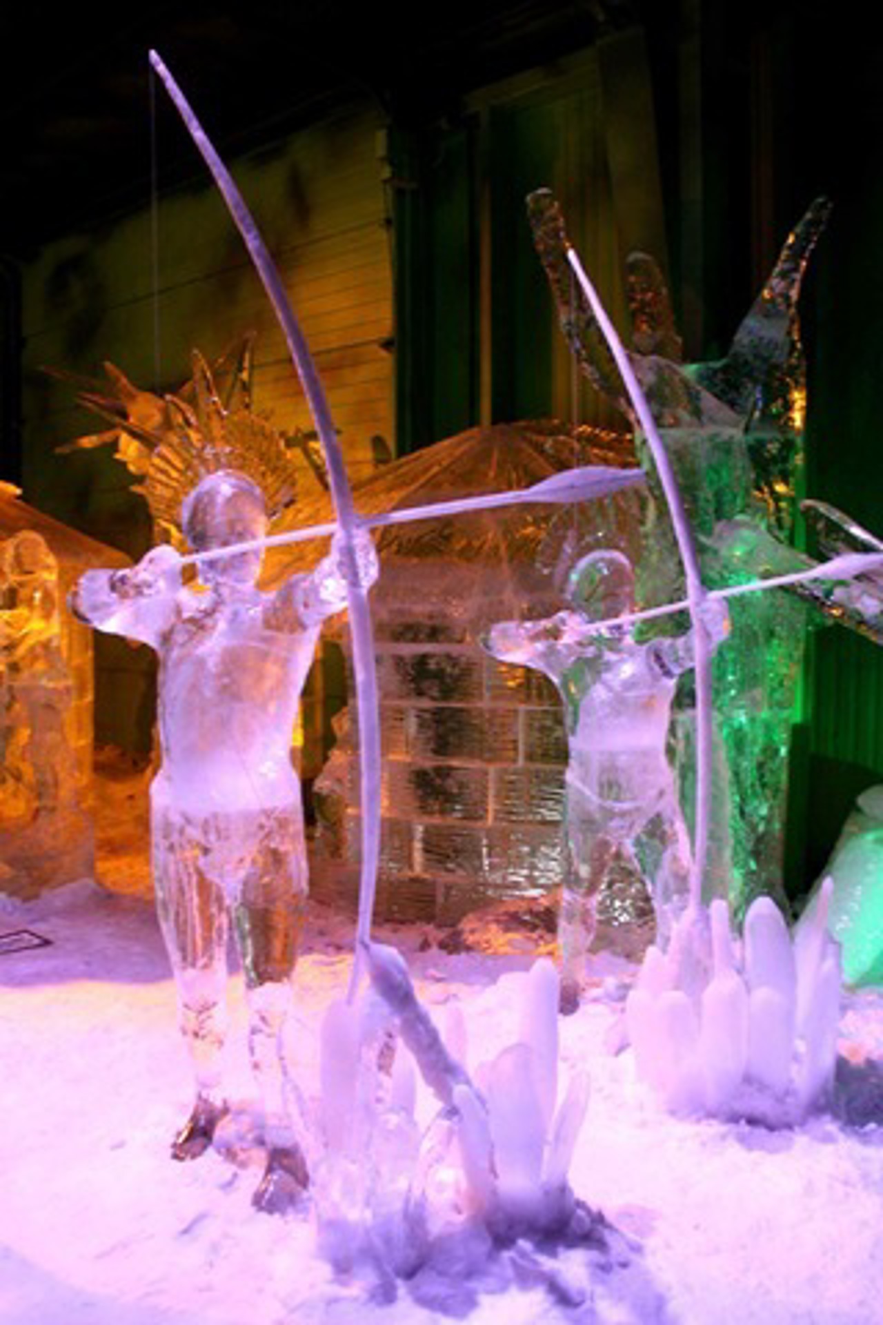 Mit Pfeil und Bogen bei der Eiszeit