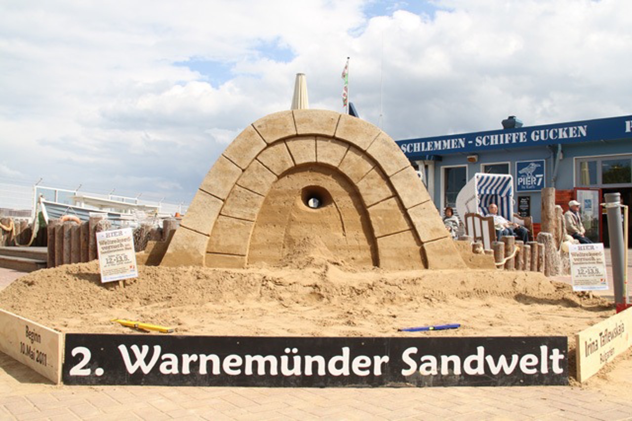 Sandbrücke bei der Warnemünder Sandwelt 2011