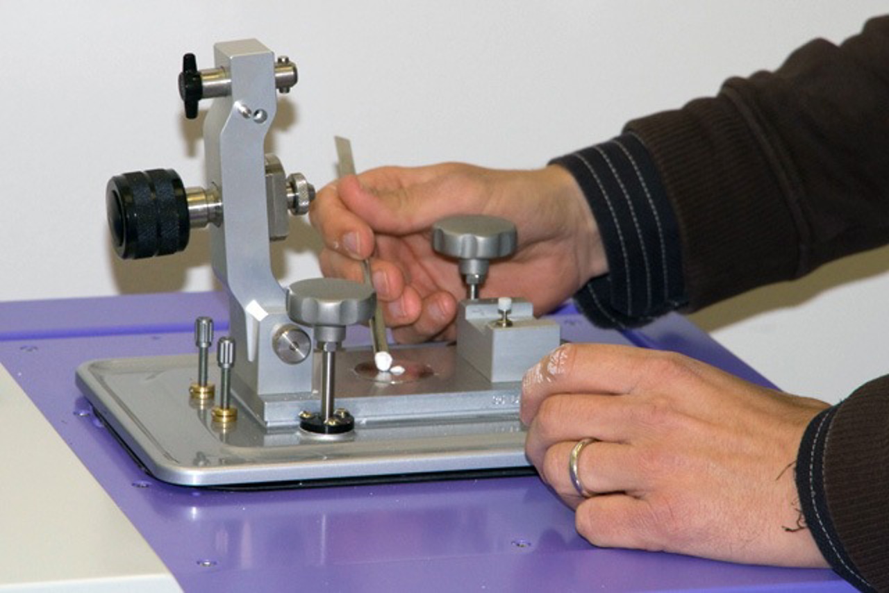Terahertz-Spektroskop, Auftragen der Probe