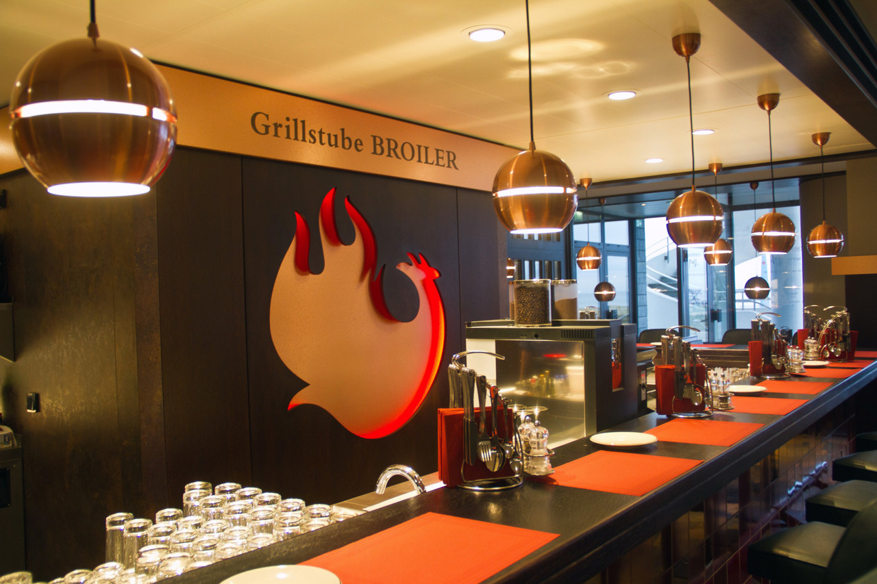 Tresen der Grillstube Broiler im Neptun-Hotel
