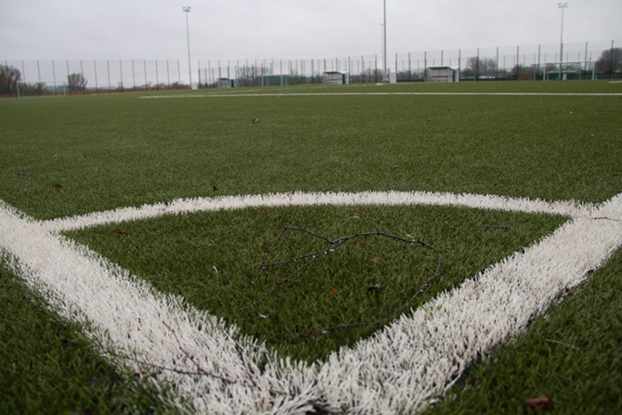 Neuer Kunstrasensportplatz in Warnemünde