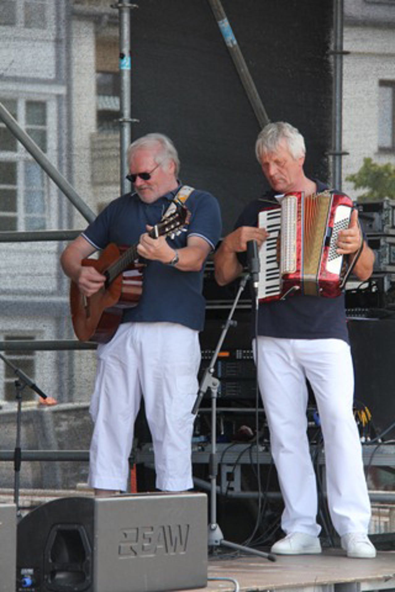 Nicht nur die Singstimmen, sondern auch die traditionellen Begleitinstrumente sind beim Shanty wichtig