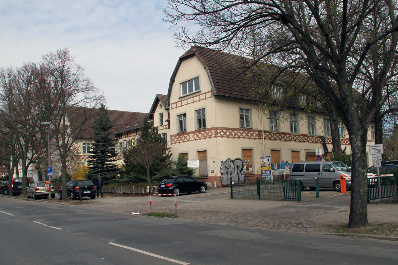 Die ehemalige Uni-Orthopädie, das frühere Elisabeth-Heim, in der Ulmenstraße - hier soll das neue Institutsgebäude für die Philosophische Fakultät entstehen