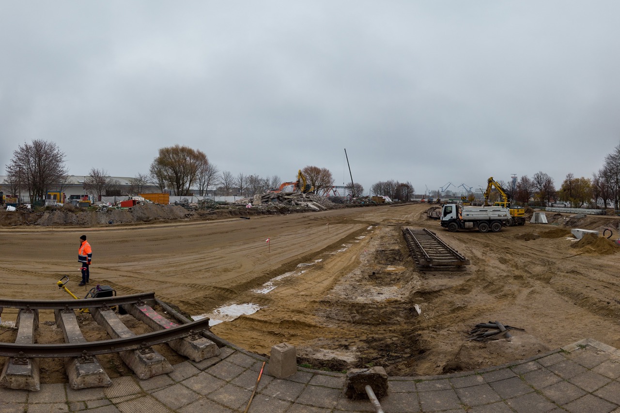 Bis zum S-Bahn-Haltepunkt Warnemünde-Werft erstreckt sich das Baufeld