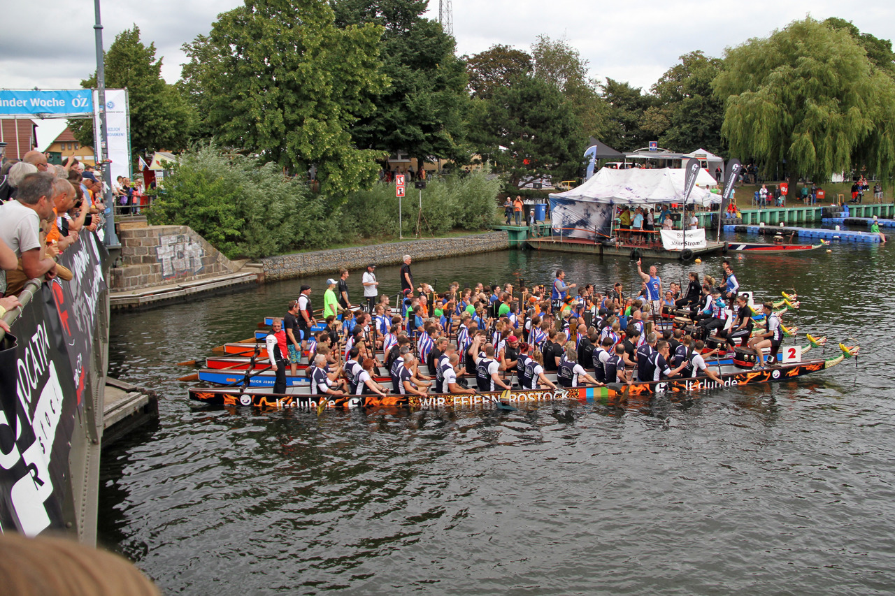 Drachenbootfestival 2016 auf dem Alten Strom in Warnemünde