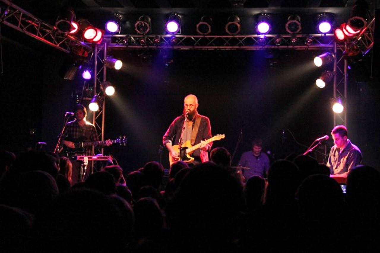 William Fitzsimmons mit der Band Slow Runner im M.A.U. Club