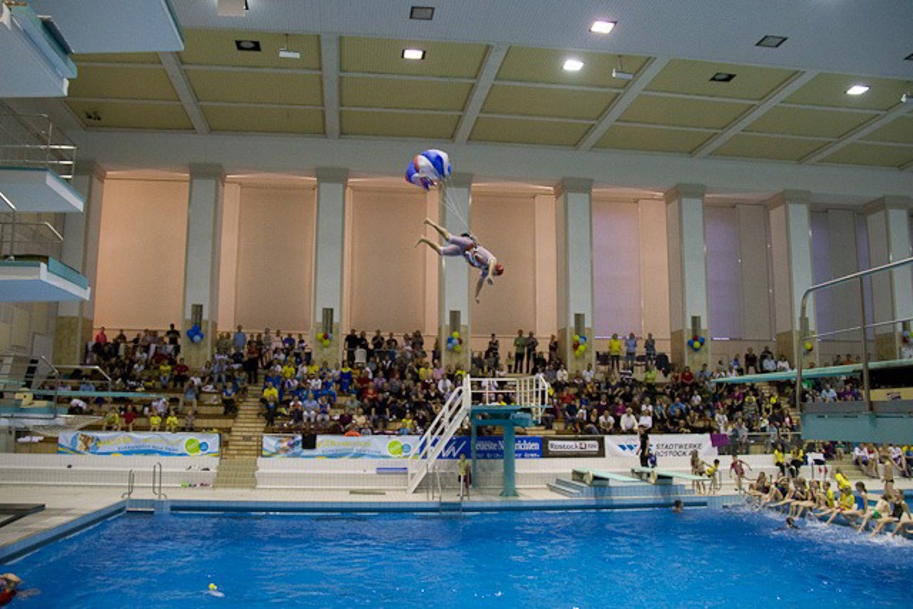 Lustige Wasserspringer bei der Springershow 2011