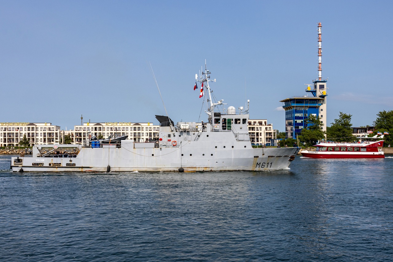 Minensuchboot „Vulcain" der französischen Marine läuft zur BALTOPS 2025 in Rostock-Warnemünde ein