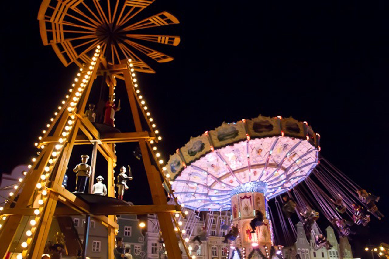 Pyramide und Wellenflug